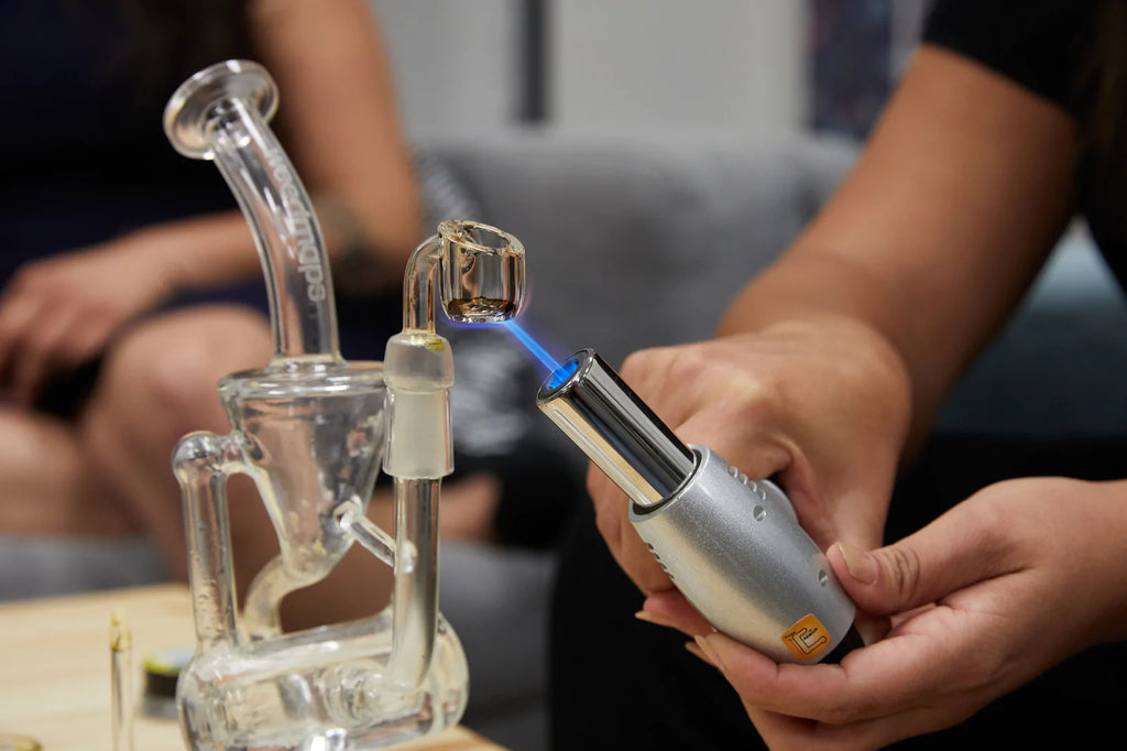 Benefits of Using a Dab Torch | Dab Rig with Built-in Torch
