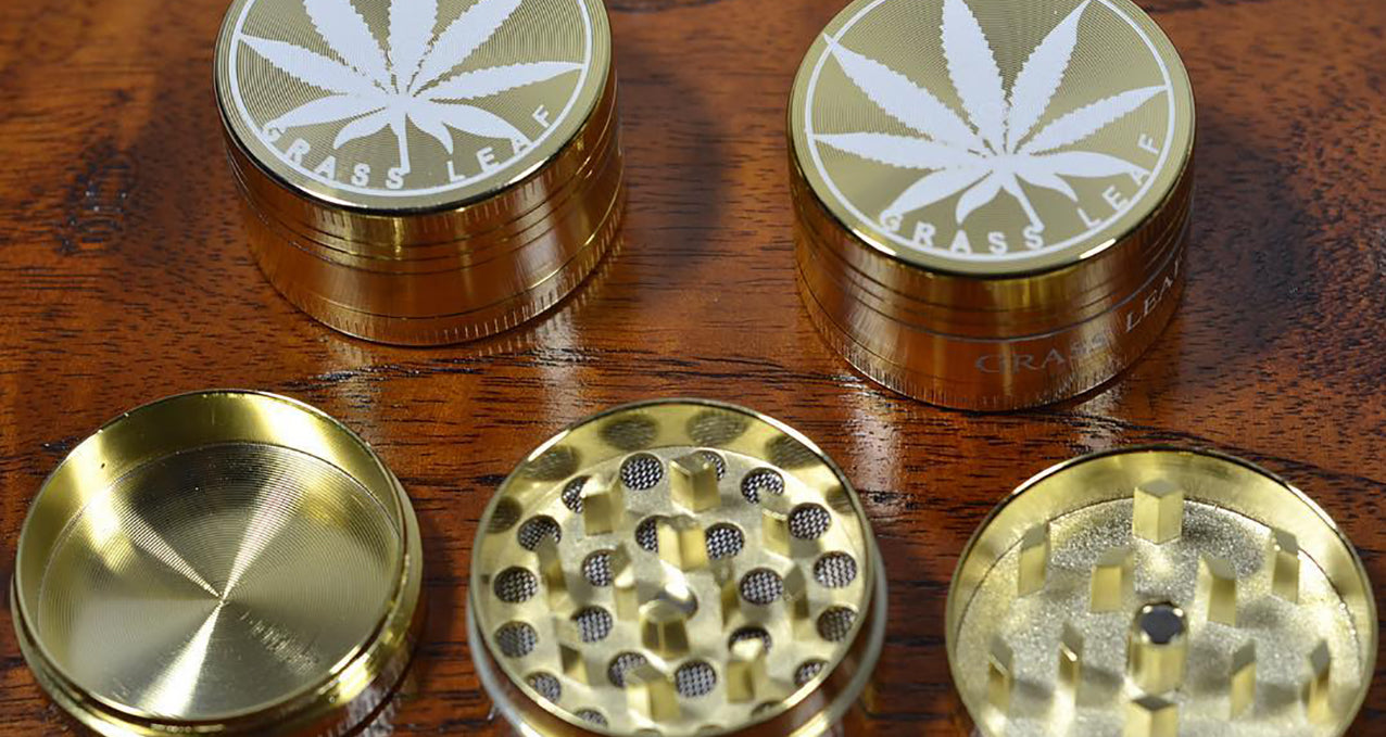 Marijuana herb grinders, image courtesy of Zocostore Antofa Chile on Instagram