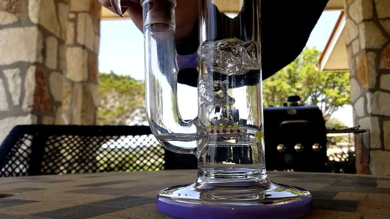 How much water to put in a bong for the best hit