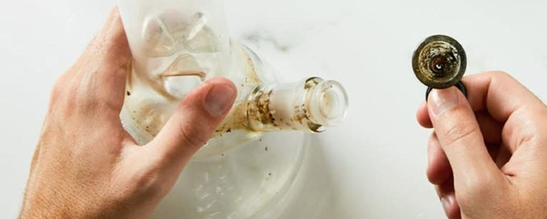 cleaning glass bong